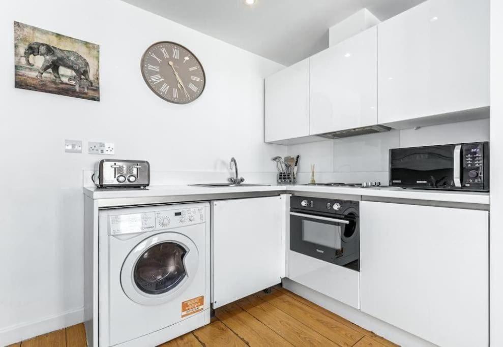 1 Bedroom Flat Piccadilly Sleep 7 In London Vr10 Esterno foto