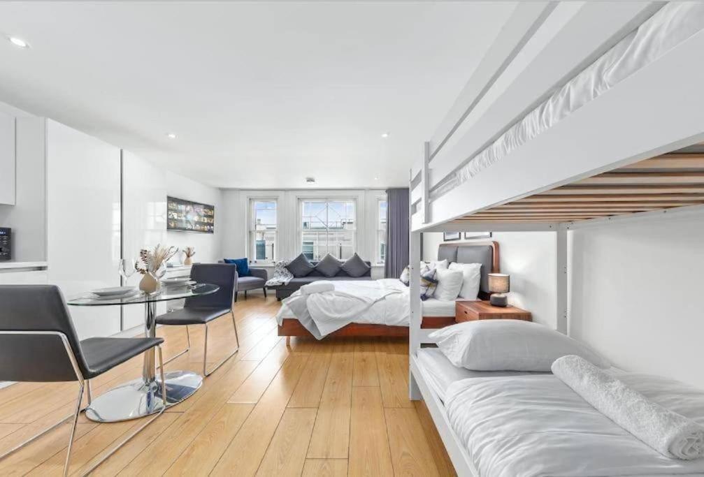 1 Bedroom Flat Piccadilly Sleep 7 In London Vr10 Esterno foto