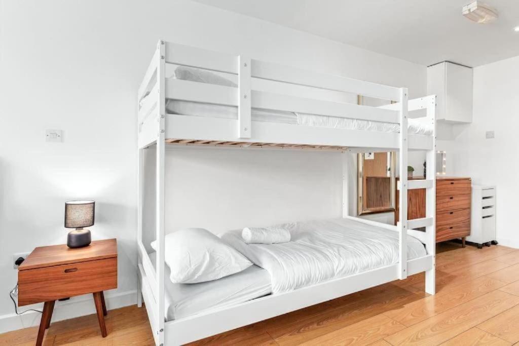 1 Bedroom Flat Piccadilly Sleep 7 In London Vr10 Esterno foto