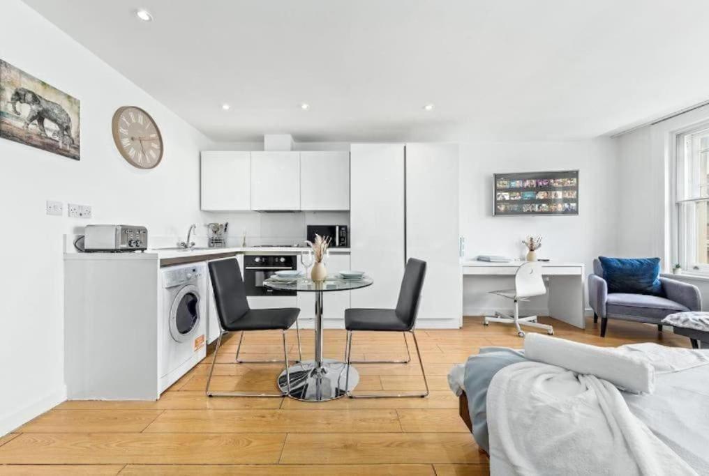 1 Bedroom Flat Piccadilly Sleep 7 In London Vr10 Esterno foto